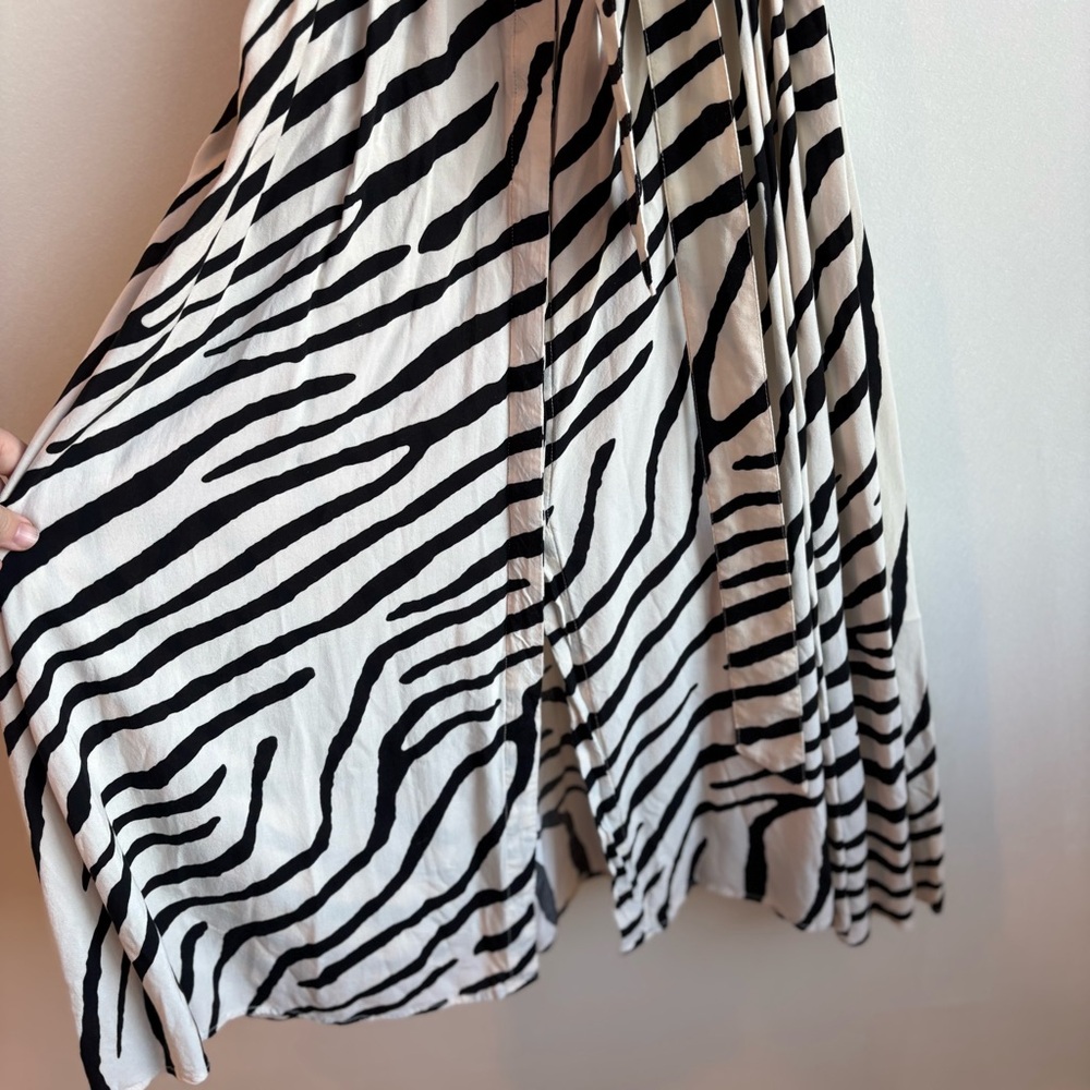 H&M Zebra Print Tie Belt Button-Down Shirt Dress – Size Large - Picture 5 of 7